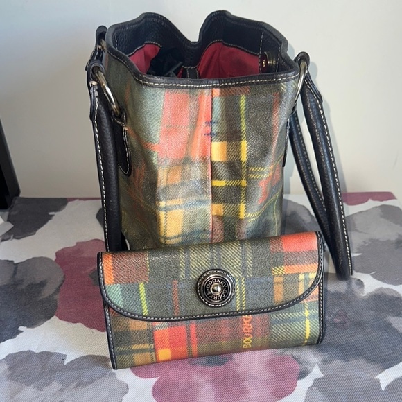 Dooney & Bourke Plaid Handbag and Wallet Set - Picture 4 of 6